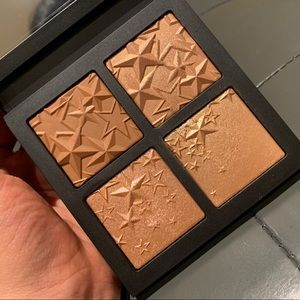 MAC STAR-DIPPED MEDIUM DEEP FACE COMPACT